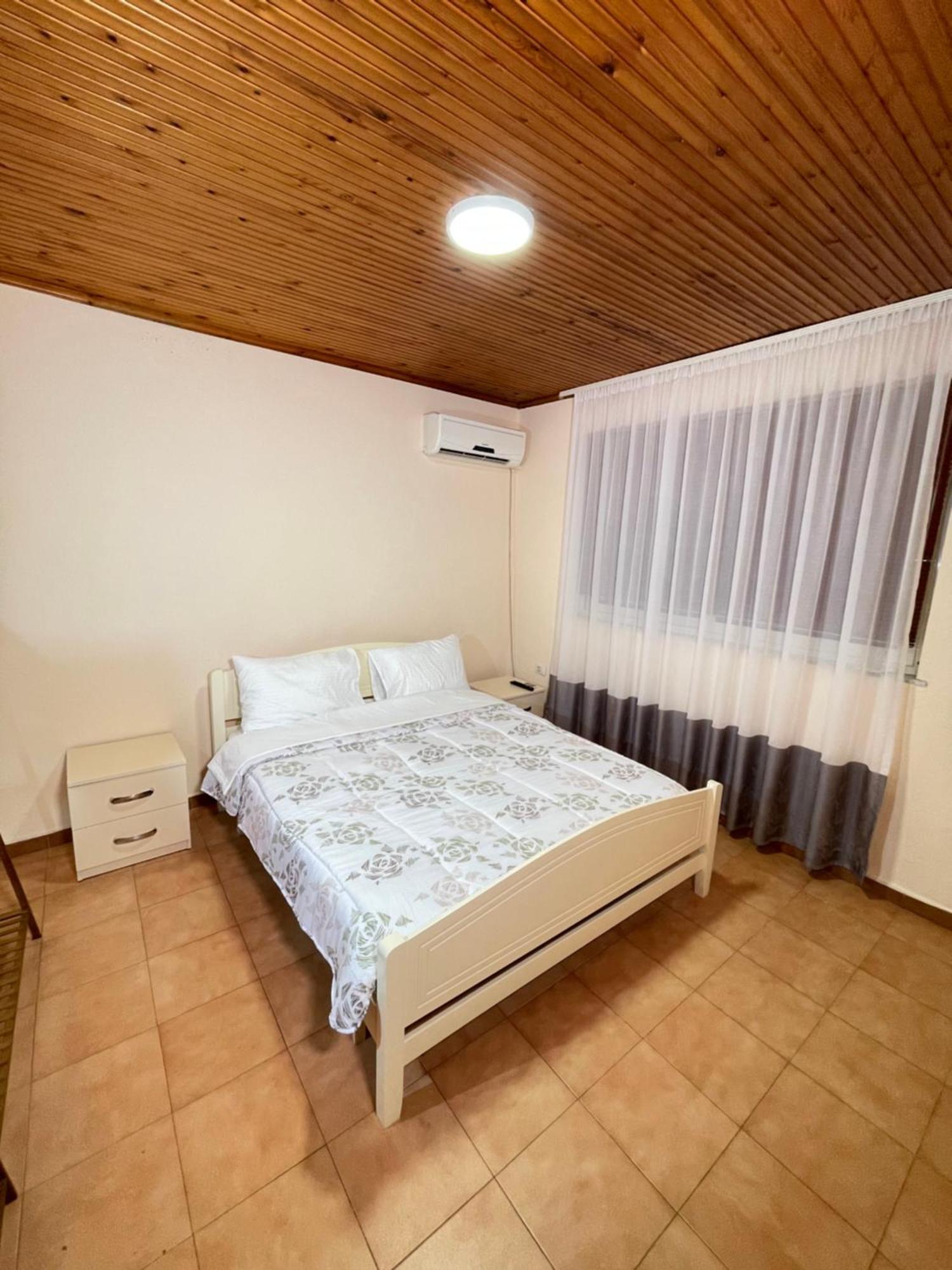 Shkodra Guest House & Trips Exterior photo
