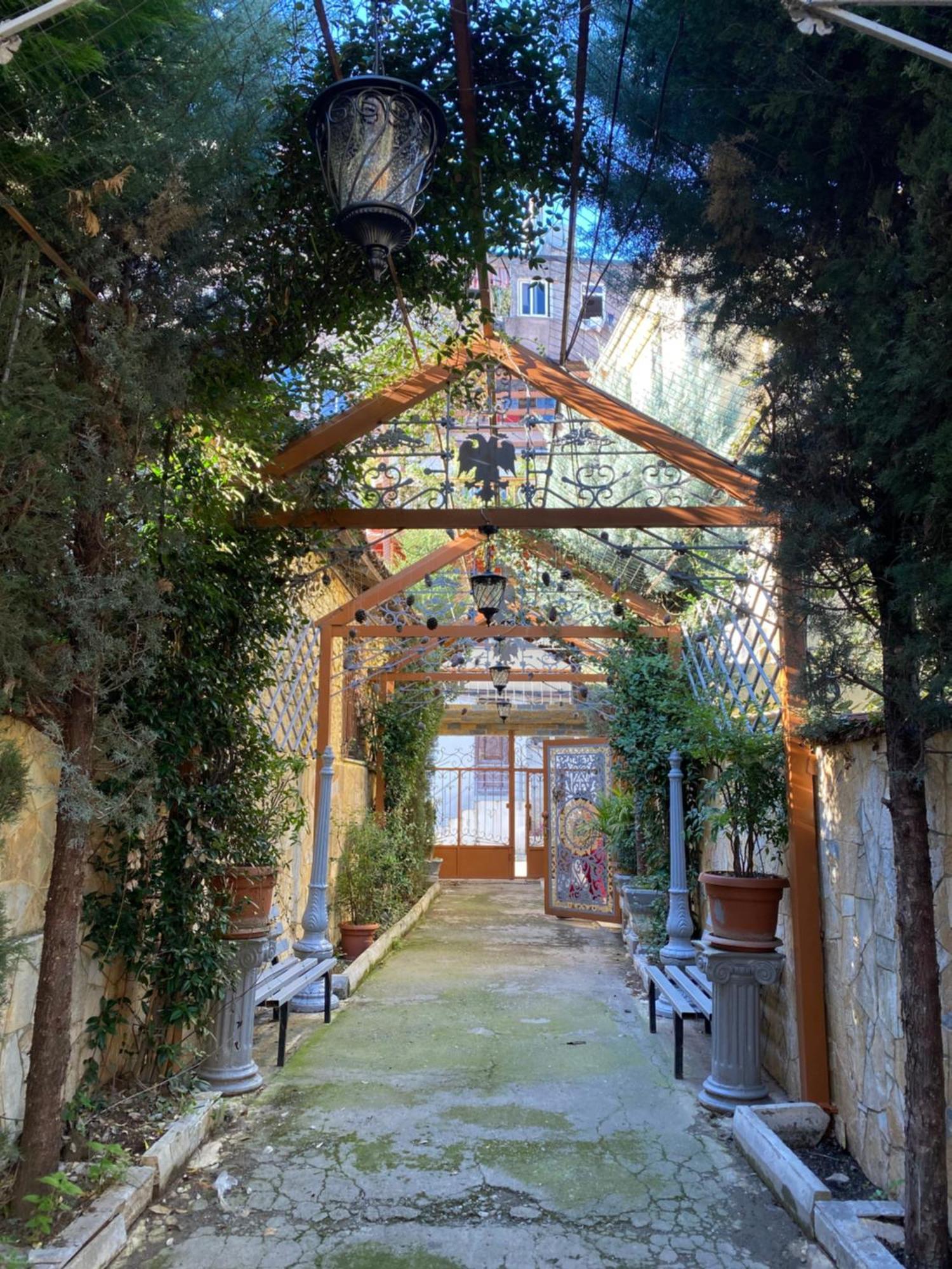 Shkodra Guest House & Trips Exterior photo