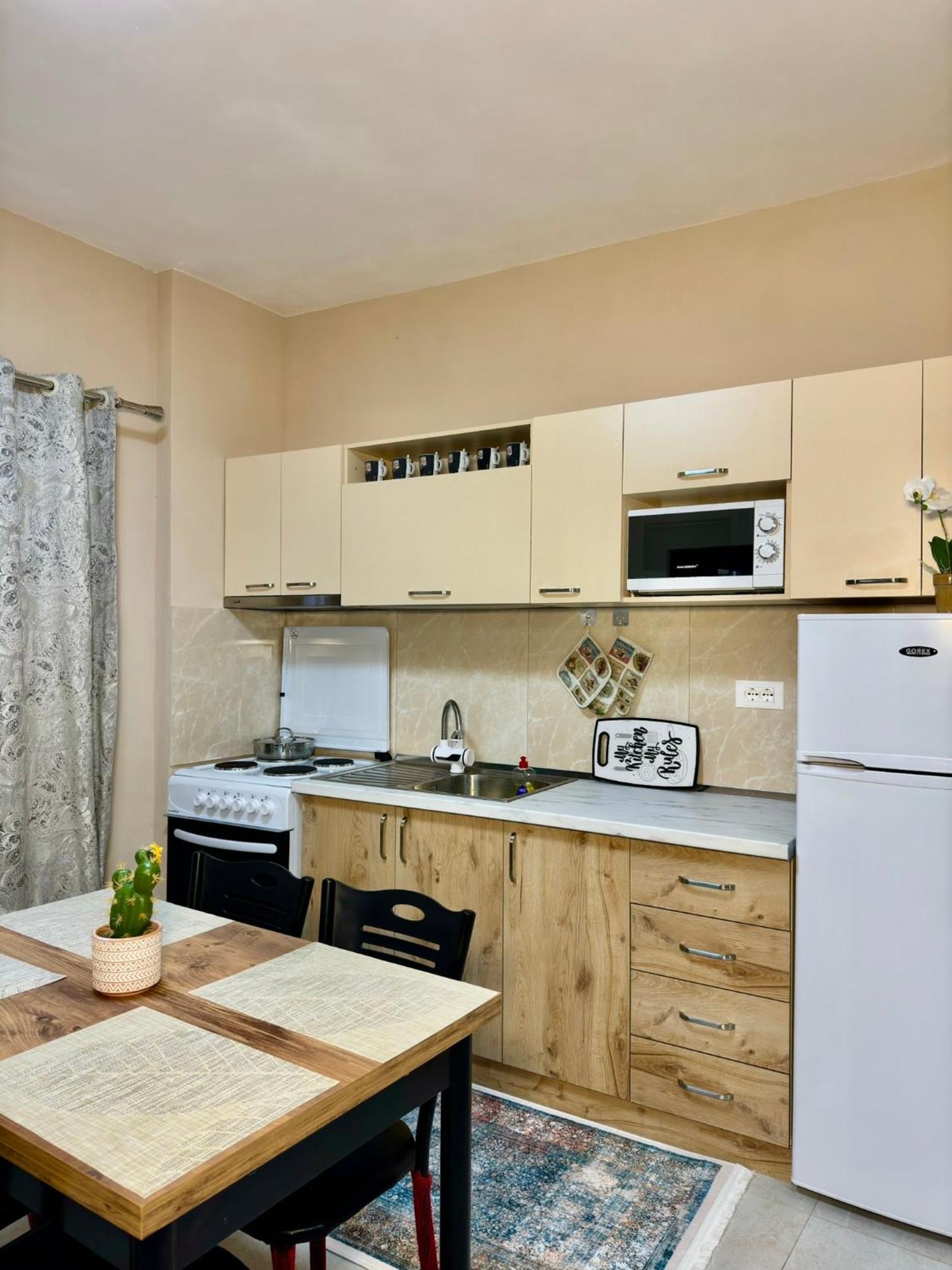 Shkodra Guest House & Trips Exterior photo