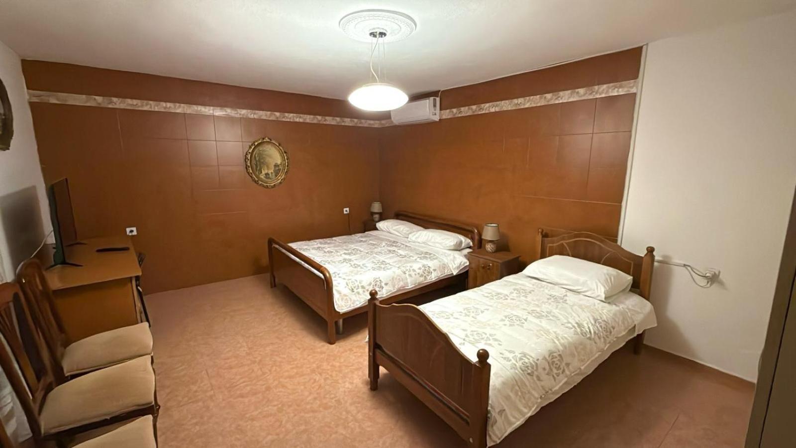 Shkodra Guest House & Trips Exterior photo