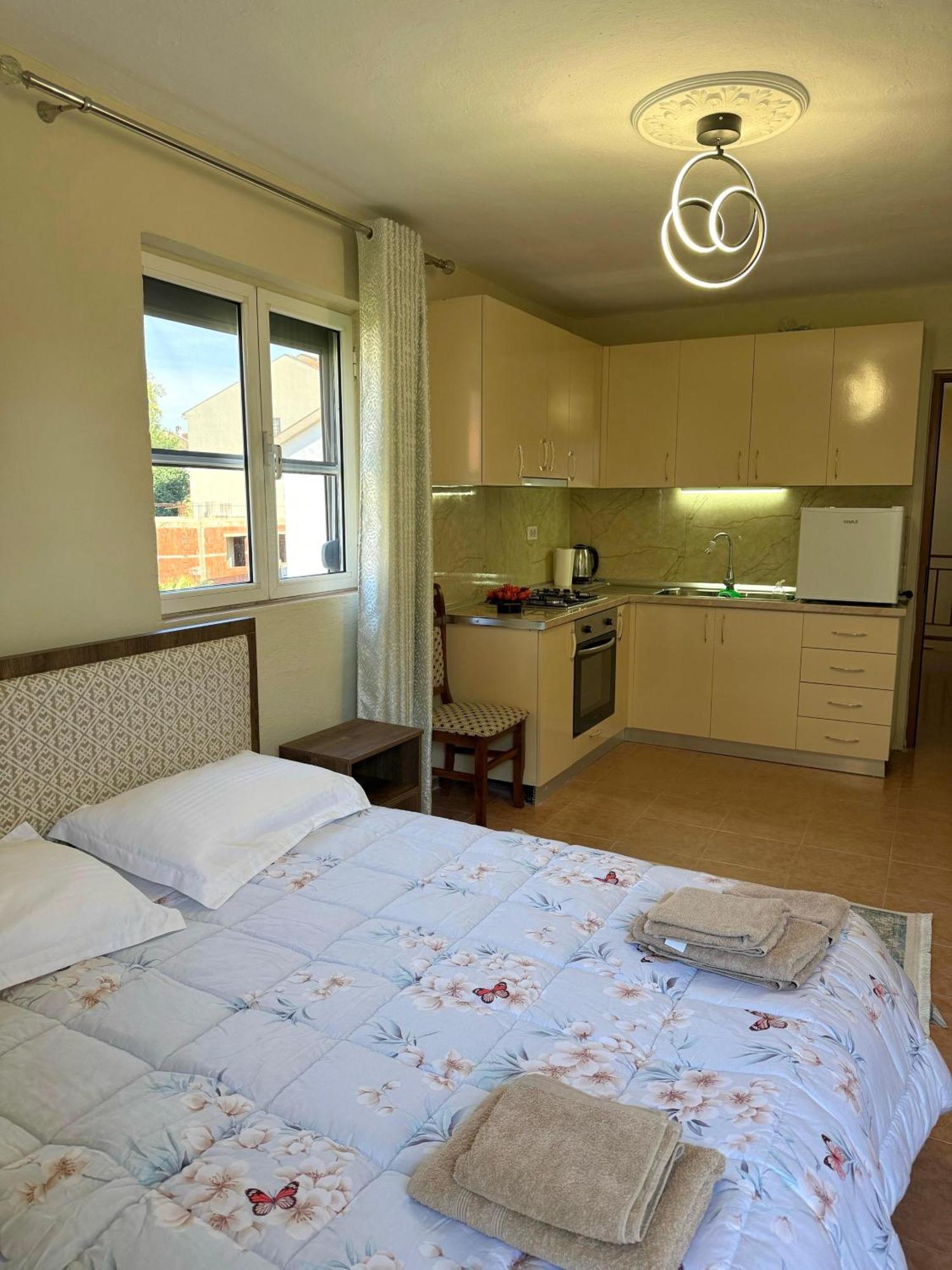 Shkodra Guest House & Trips Exterior photo