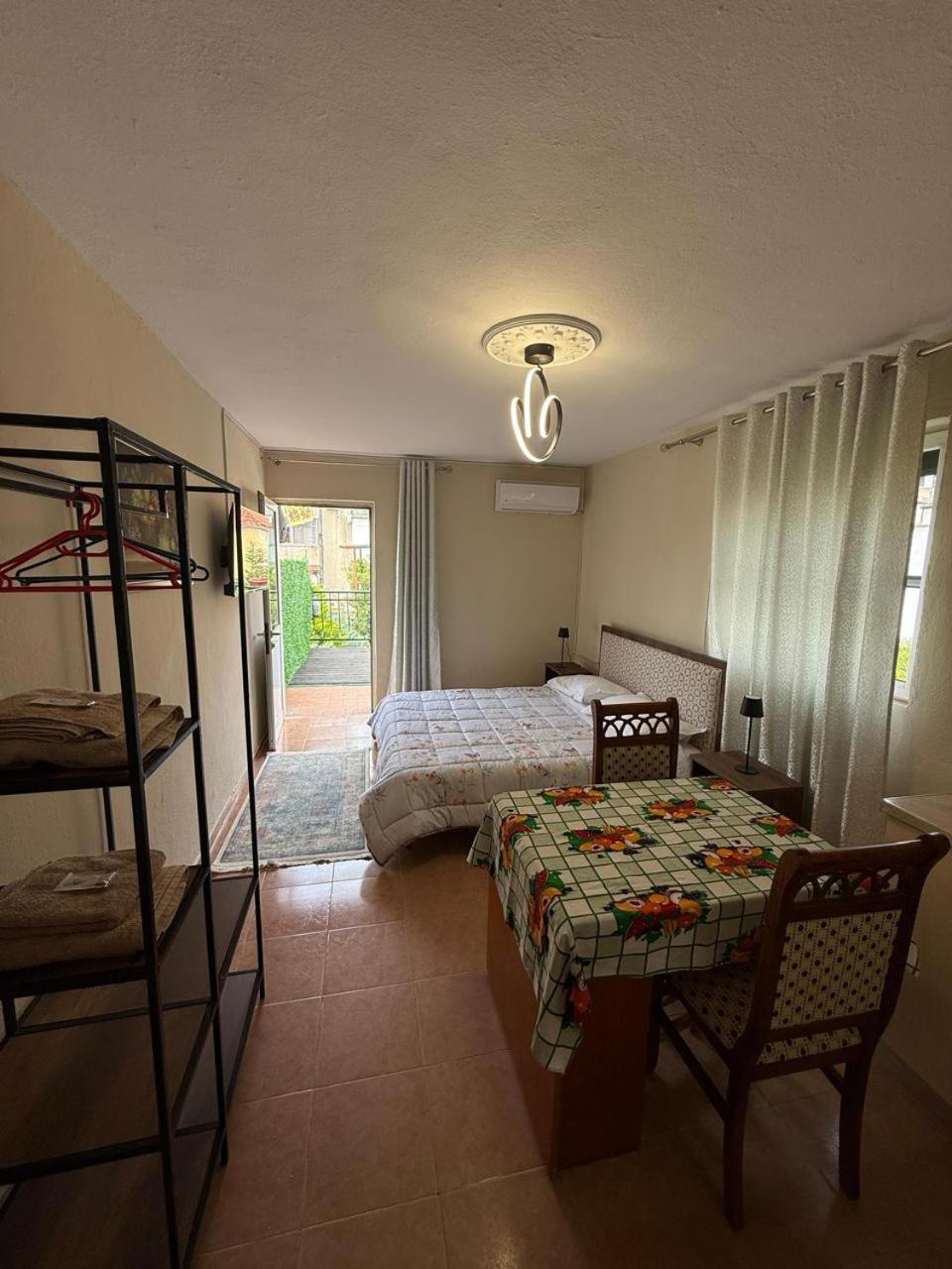 Shkodra Guest House & Trips Exterior photo